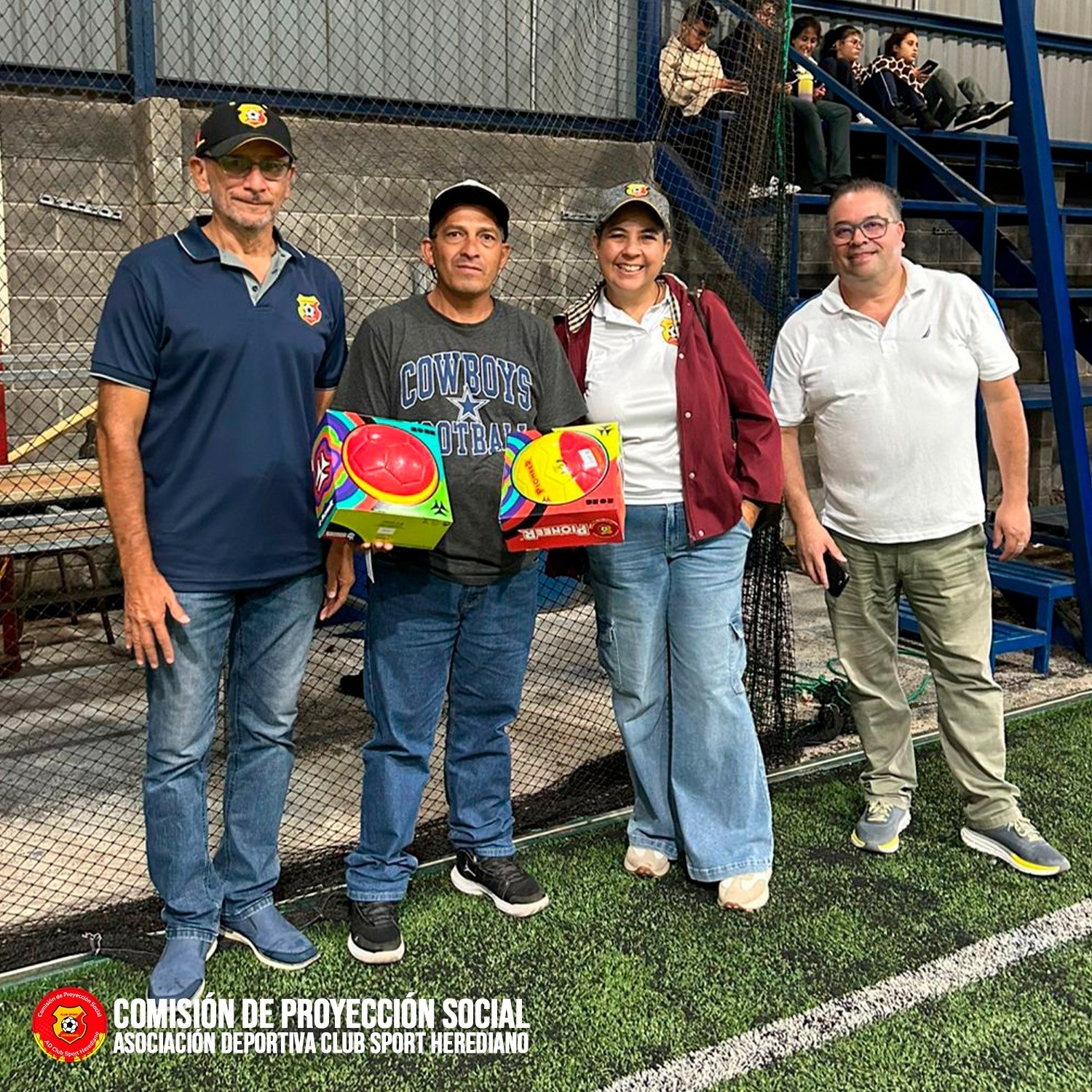 Entrega de balones en Vara Blanca